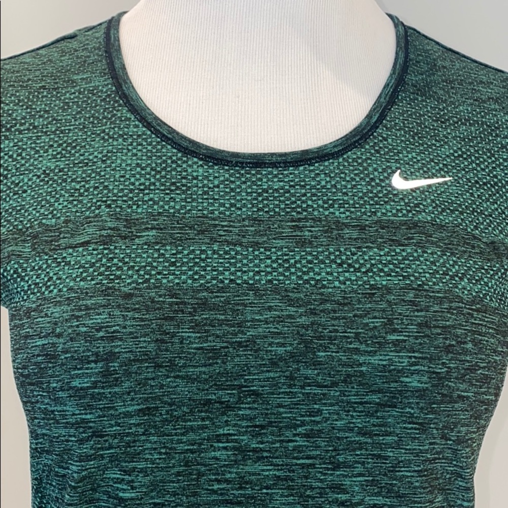 Nike top - Picture 4 of 4